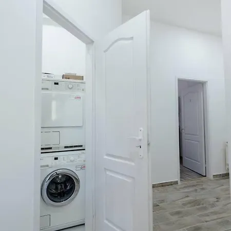 Apartment At Fantastic Location With Ac Budapest